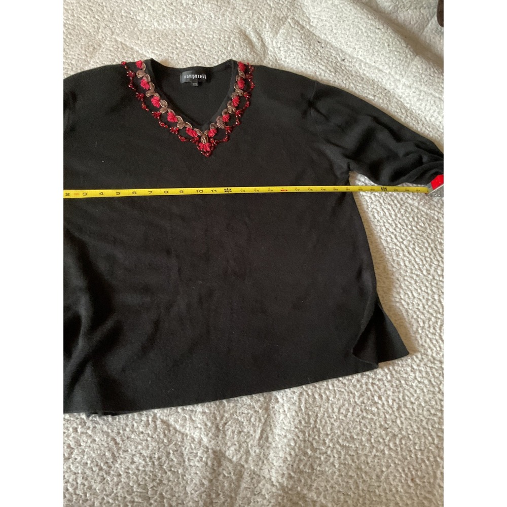 Nonpareil Sweater Womens Medium Black Excellent Beaded Floral V-Neck Knit Top - Picture 4 of 5